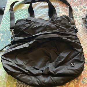 Lululemon black tote bag.